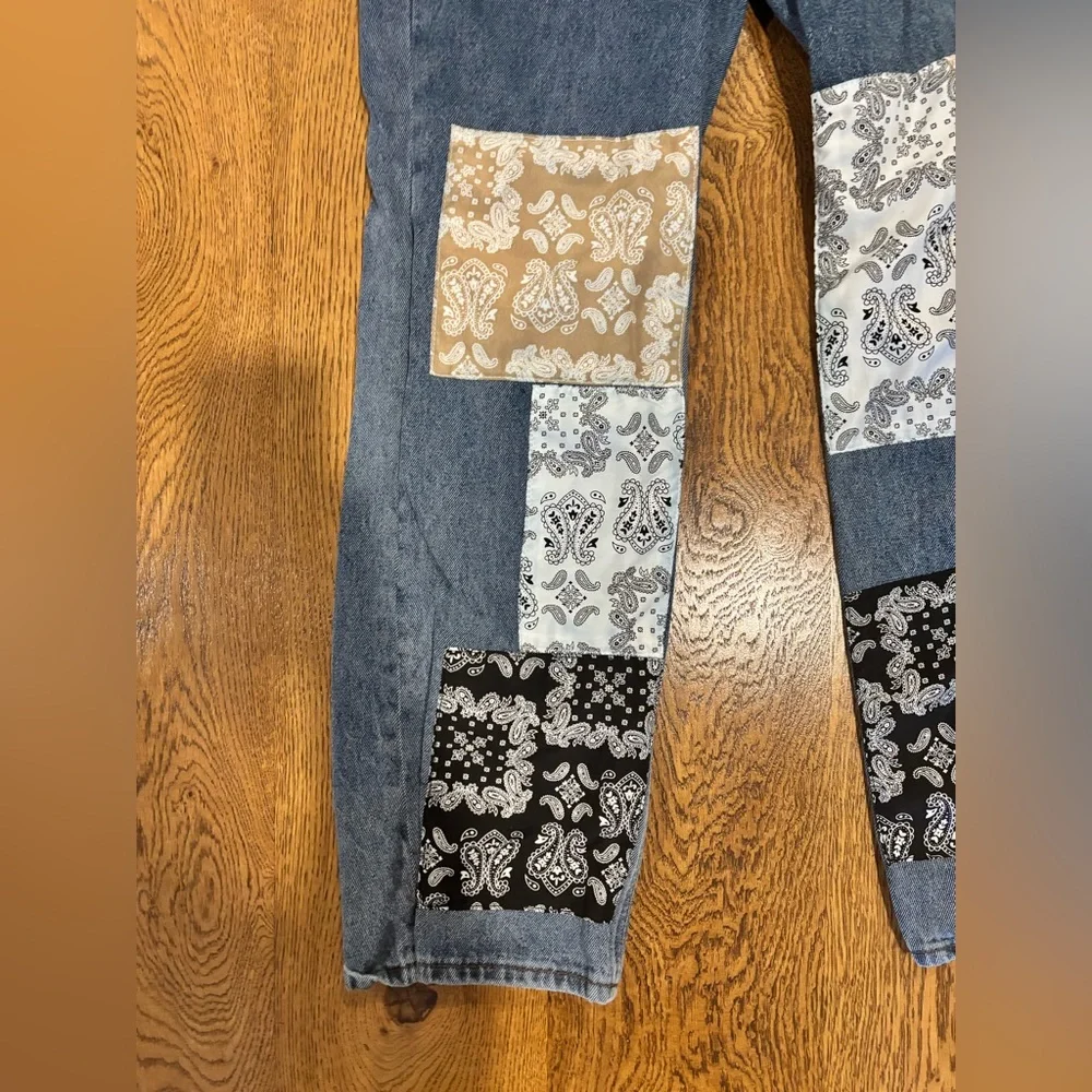 Simple Society Super High Rise Baggy Med Wash Mom Jean - 9/30 - Picture 2 of 6